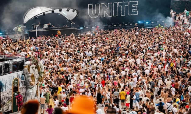 El nuevo escenario principal de Tomorrowland 2025’ se construyó con la ayuda de partes de la gira de Metallica