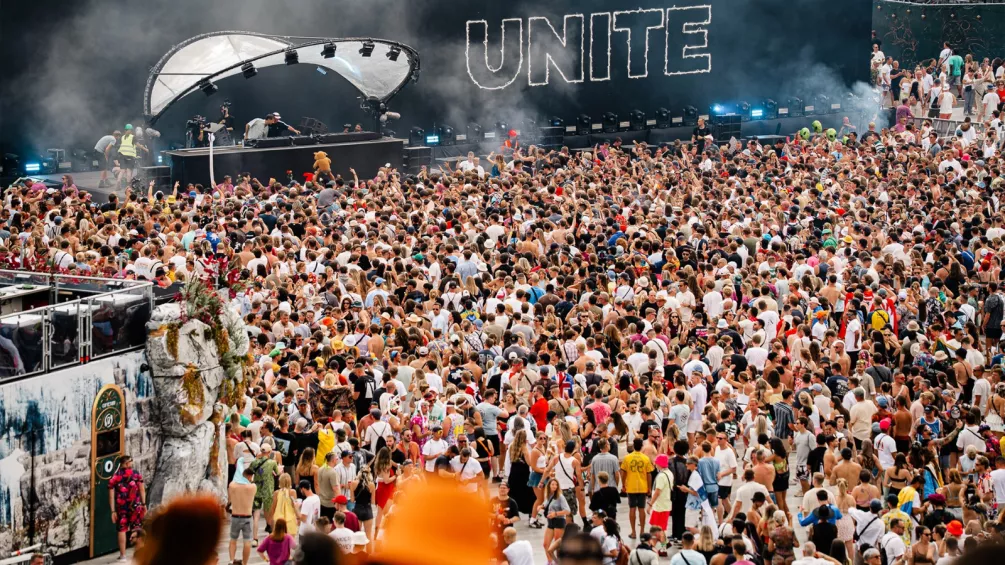 El nuevo escenario principal de Tomorrowland 2025’ se construyó con la ayuda de partes de la gira de Metallica